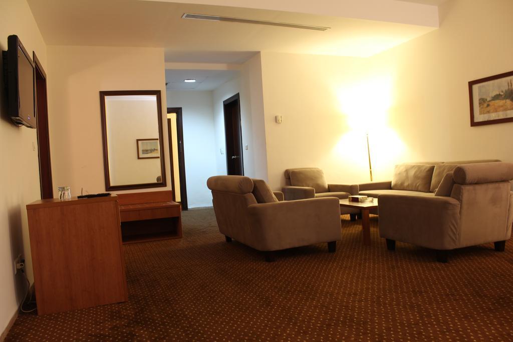 Al Fanar Palace Hotel And Suites Amman Ngoại thất bức ảnh