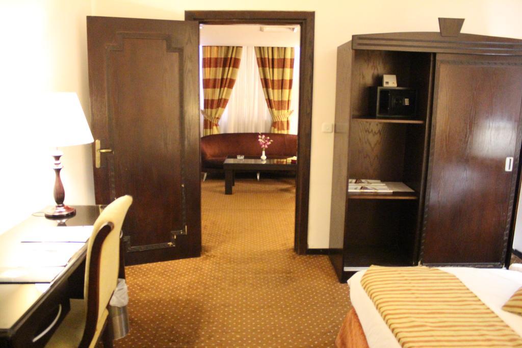 Al Fanar Palace Hotel And Suites Amman Ngoại thất bức ảnh