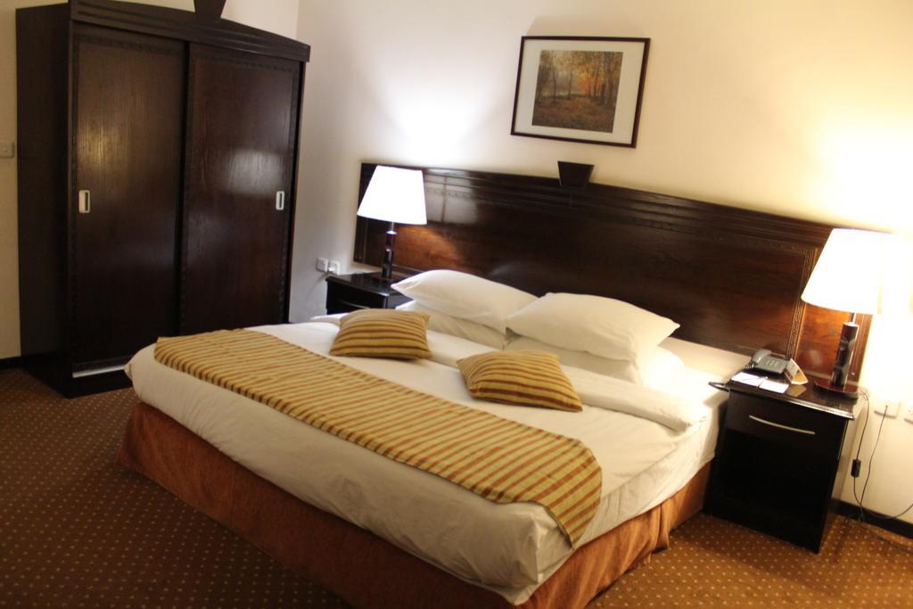 Al Fanar Palace Hotel And Suites Amman Ngoại thất bức ảnh